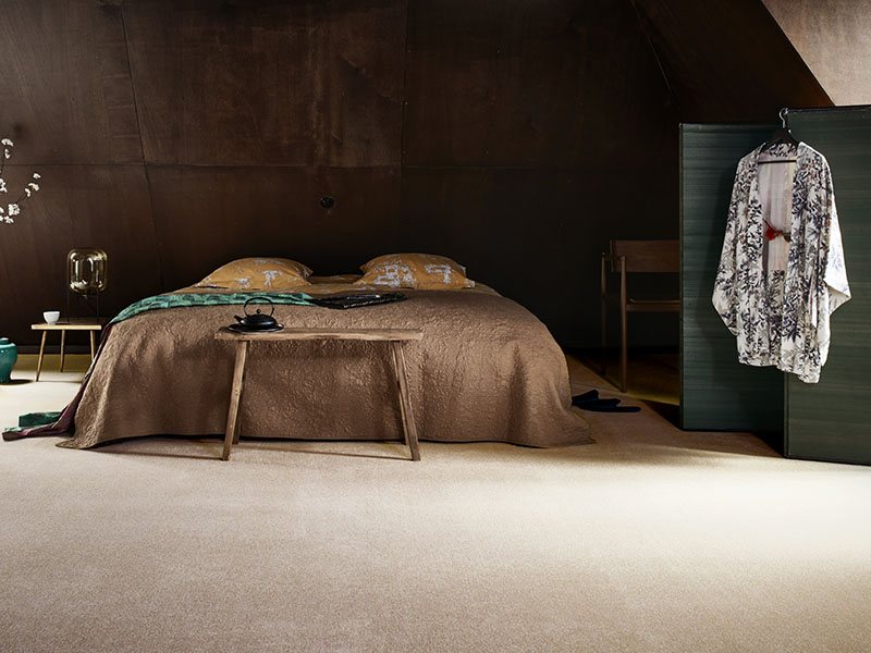 Beiger Teppichboden im Schlafzimmer